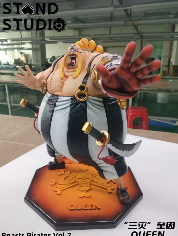 Mô hình Stand Studio - Queen